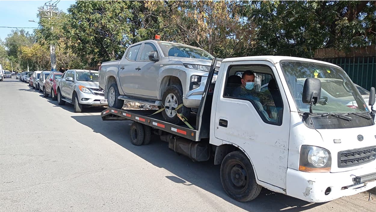 Traslado de vehículo en zona urbana de Santiago